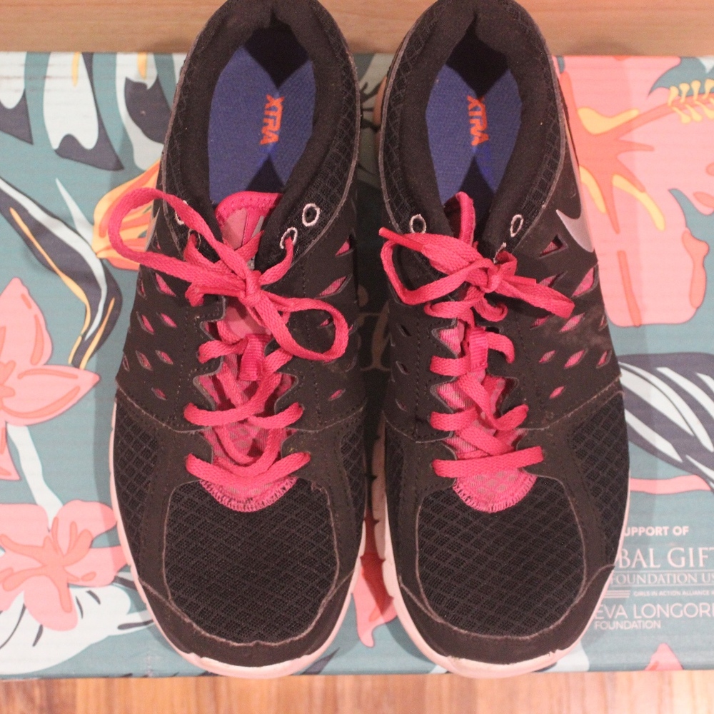 Nike Black/Pink Sneakers